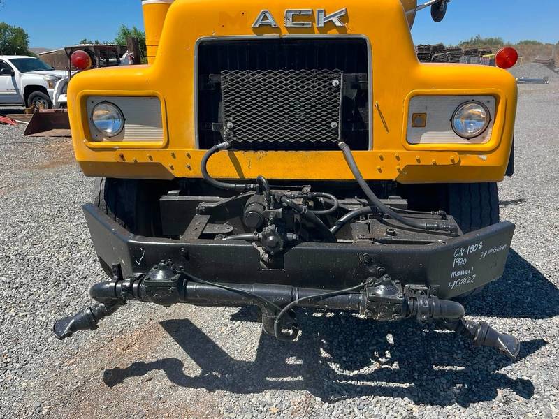 1980 Mack 4000 Gallon T/A Water Truck (CN-1008)