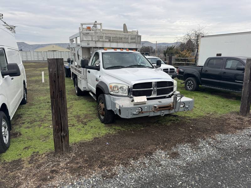 2009 Dodge Ram 5500 4x4,9 ft flatbed (CN 1075)