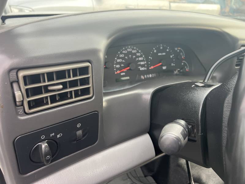 2002 Ford F450 LWB Utility 4x4, (CN 1035)