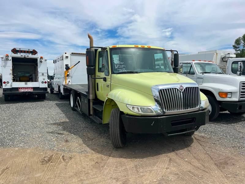 2004 IHC 4300 16 ft Flatbed Truck (CN 66)