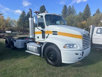 2005 Mack CN 613, Semi Tractor Truck, (CN 9)