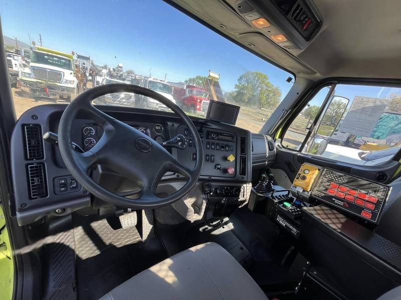 2016 Freightliner Truck(CN-24)