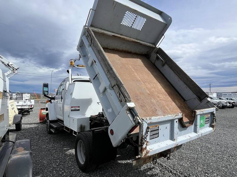 2006 GMC C5500 4x4 ,4 yrd dump truck W/ snowplow and sander, (CN 1018)