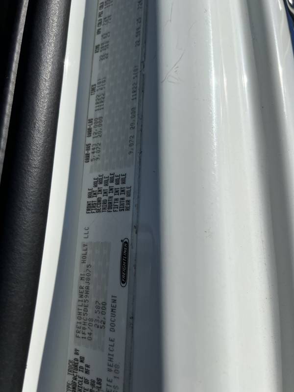 2009 Freight liner m2-112 cab chassis (CN W1017)