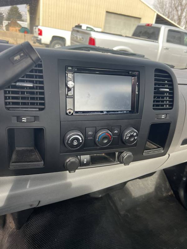 2014 Chevy 2500 HD pick up (CN 1012))