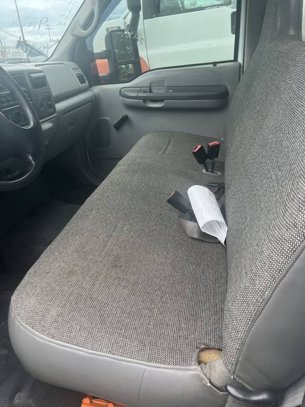 2001 Ford F550, 9 ft steel 2-3 yrd Dump Box (CN 1090))