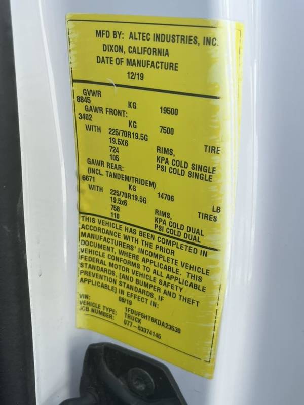 2019 Ford F550 4x4 40ft Bucket Truck W/MATERIAL LIFT  (CN 1005)