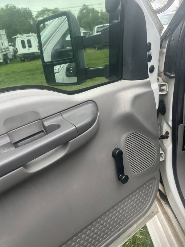 2001 Ford F550, 9 ft steel 2-3 yrd Dump Box (CN 1090))