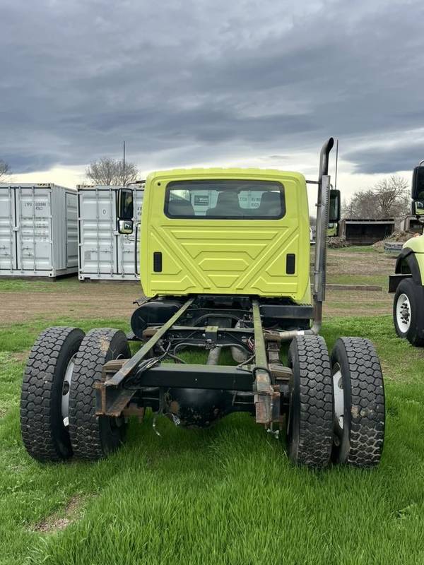 2007 IHC 4300, cab chassis. (CN 1096)
