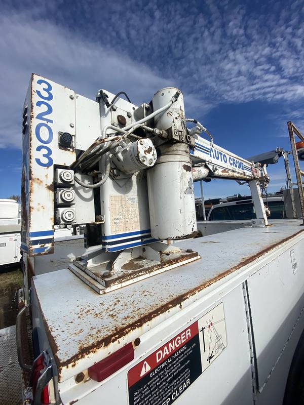 2007 Ford F450 Service Utility w/3500lb Auto Crane (Lot 1018)
