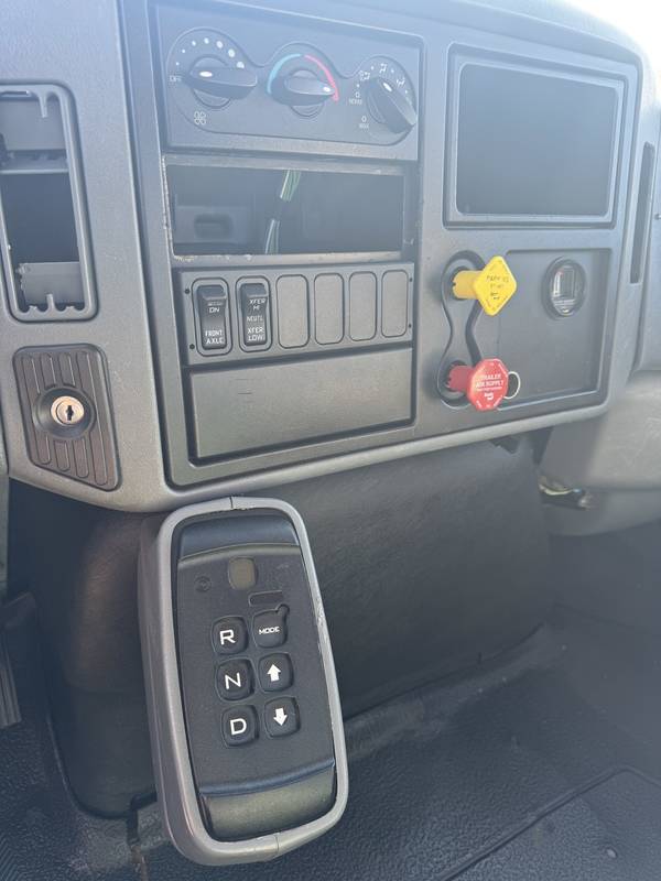 2005 IHC 7300, 4x4, 16 ft Flatbed , Non CDL (CN 7)