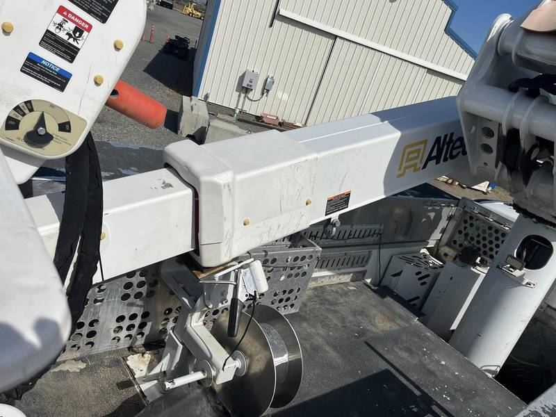 2019 Ford F550 4x4 40ft Bucket Truck W/MATERIAL LIFT  (CN 1005)