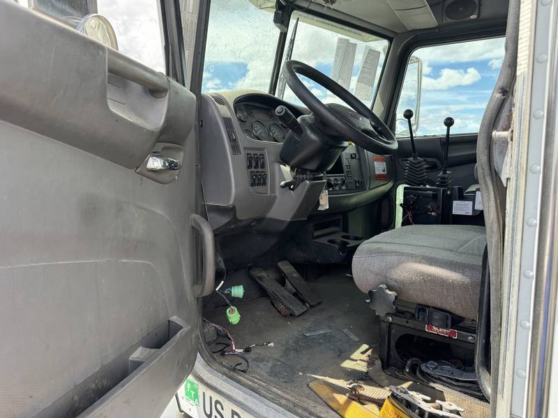 2012 Peterbuilt Model 348, Hook Chain Box Mover Truck
