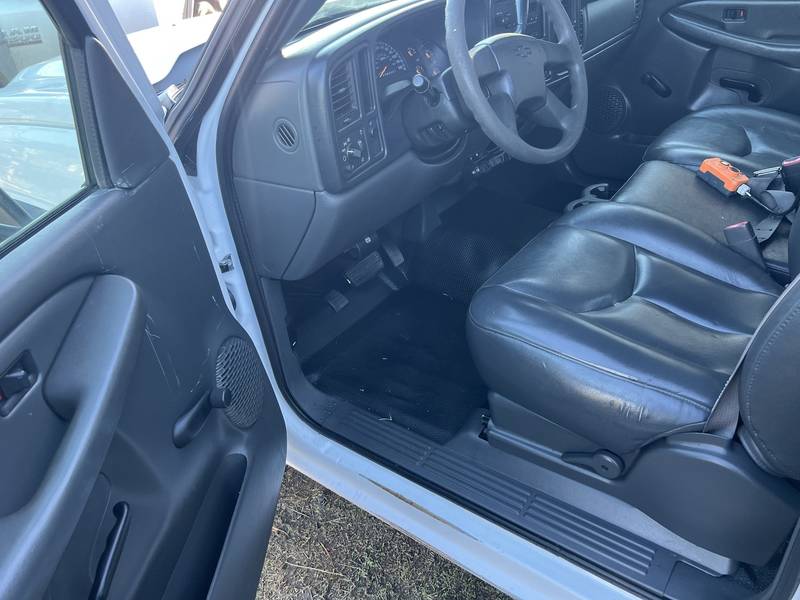 2006 Chevy 3500HD 2-3 yrd dump truck