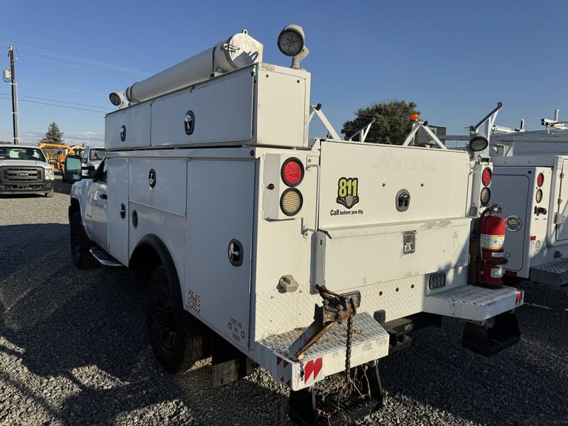 2013 Chevy 3500 4x4 Service Truck (CN 32)