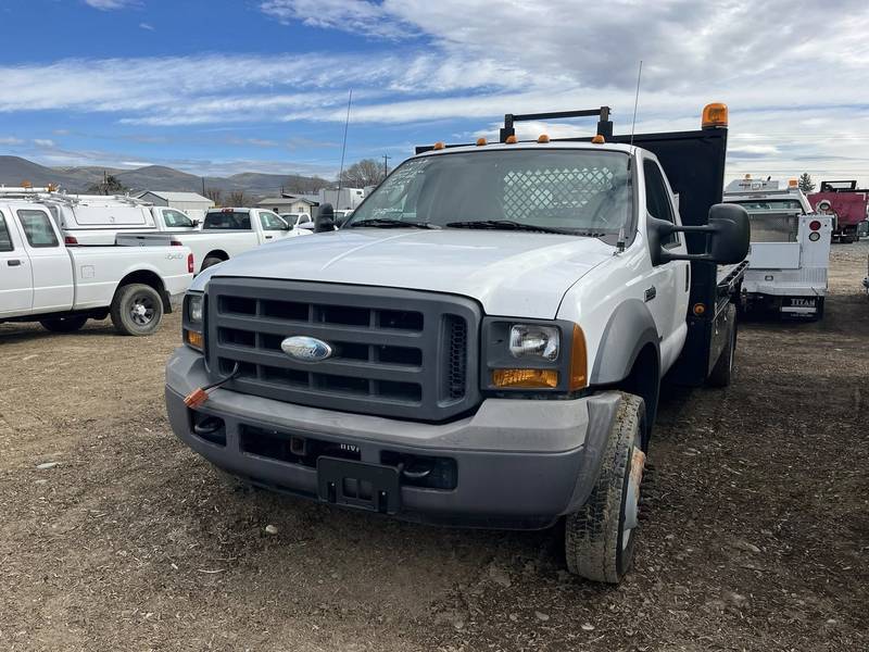 2005 Ford F450 XL, 12 ft flatbed (CN 68)