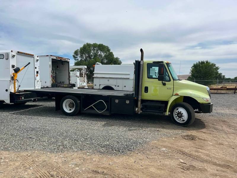 2004 IHC 4300 16 ft Flatbed Truck (CN 66)