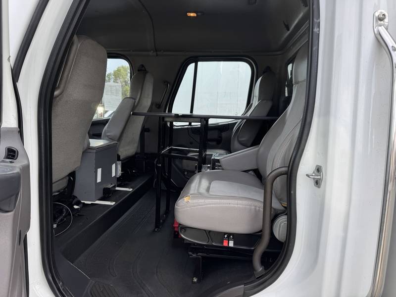 2011 Freightliner M2-106, Crewcab service.  truck. (CN 1001)