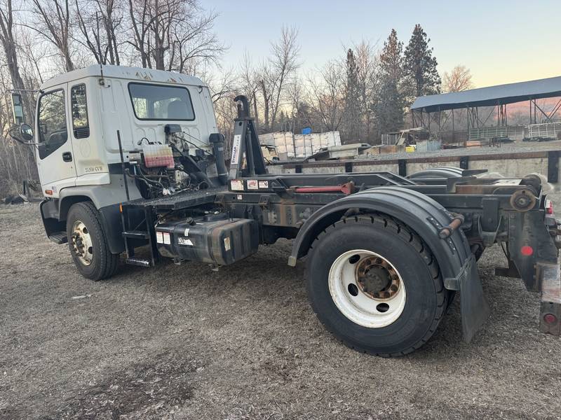 2008 Isuzu T7F Stellar roll off truck, (CN 1124)