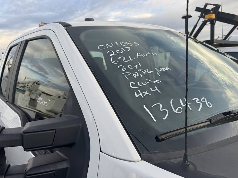 2017 Ford F350 XL 4x4, Utility box, (CN 1053)