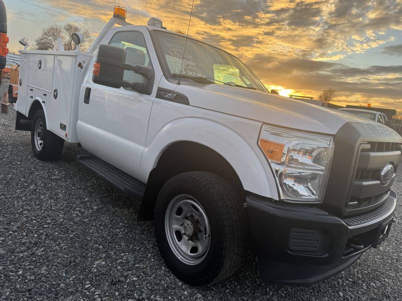 2016 Ford F350 4WD Utility Truck (CN 1055)