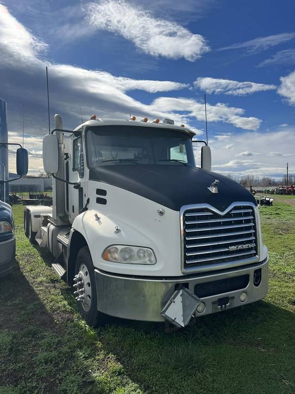 2012 Mack CXU613 Tractor truck (CN 1)