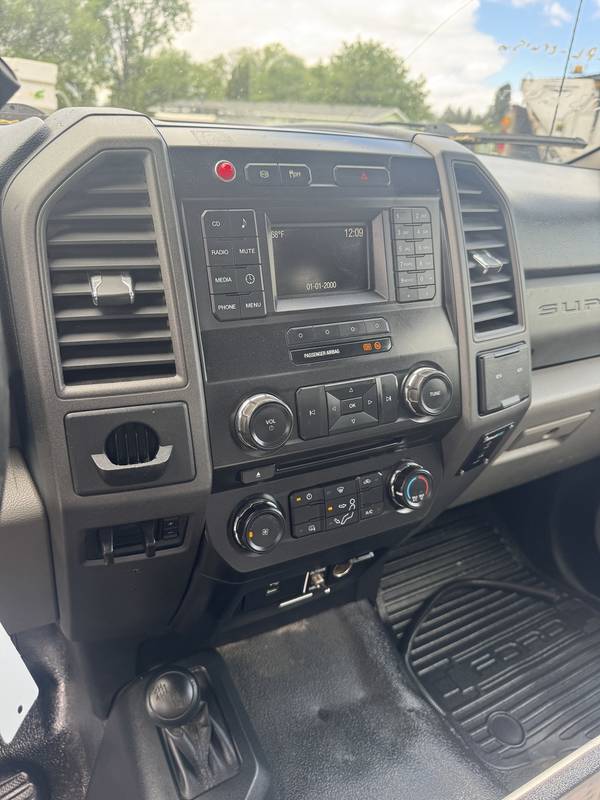 2017 Ford F550 4x4, Altec 40M , Bucket/Material Lift (CN 1052)