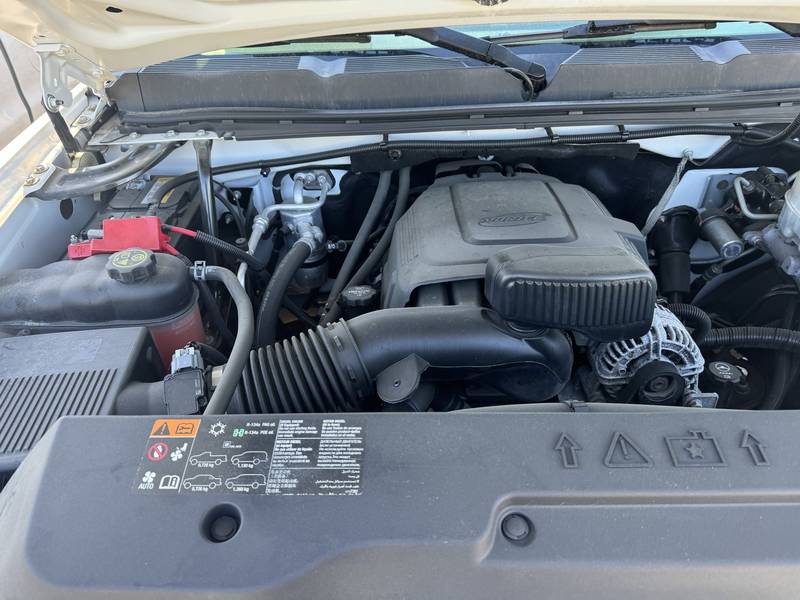 2014 Chevy 2500 HD pick up (CN 1012))