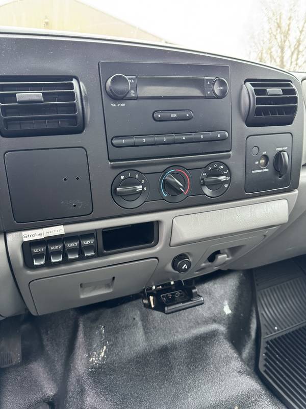 2006 Ford F450 2-3 yrd Dump, lift gate (CN 1113)