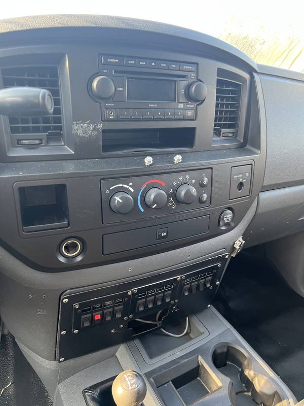 2009 Dodge Ram 5500 4x4, Dsl, 10 ft Alum Flatbed, (CN 61))