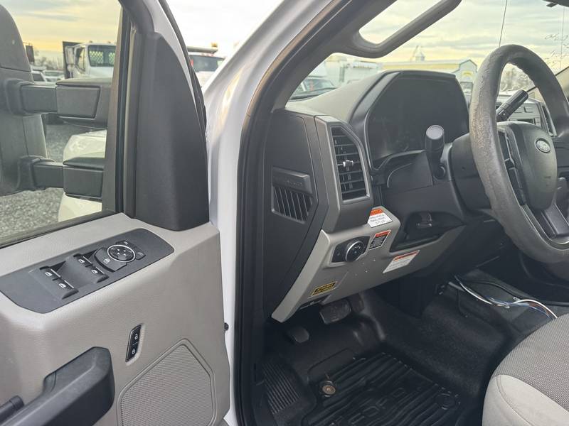 2017 Ford F350 XL 4x4, Utility box, (CN 1053)