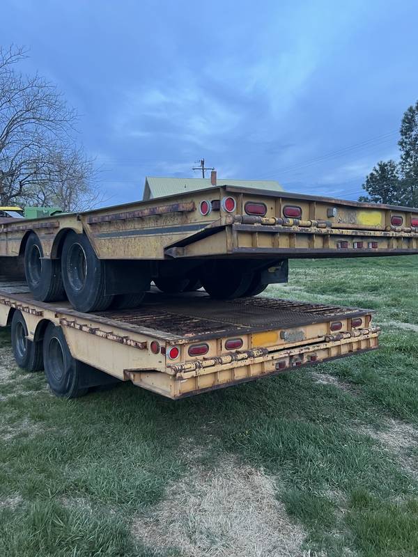 1984 Trail Ezee 42 ft Hydralic equipment trailer. (CN 4)