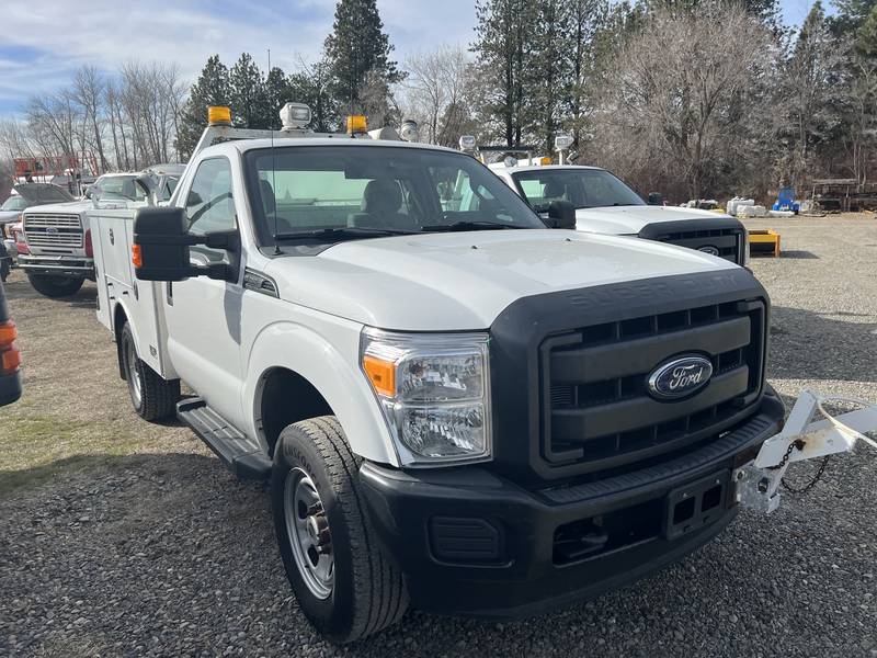 2015 Ford F350, 4x4, Utility Service Truck, (CN 1033))