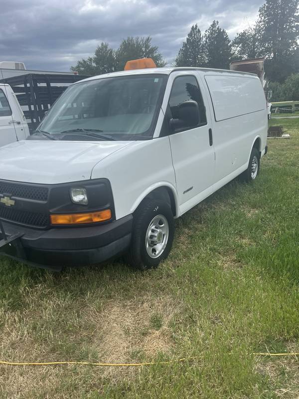 2004 Chevy 2500 Cargo Van (CN 77))