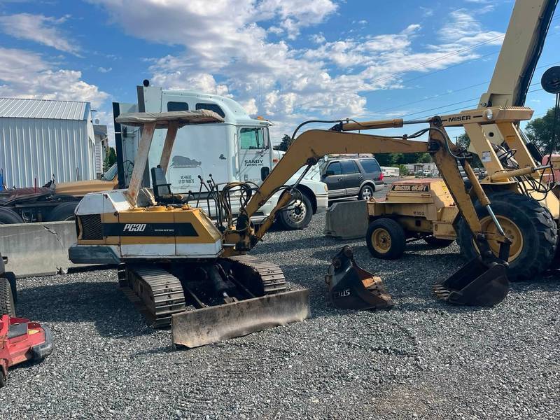 KOMATSU PC30