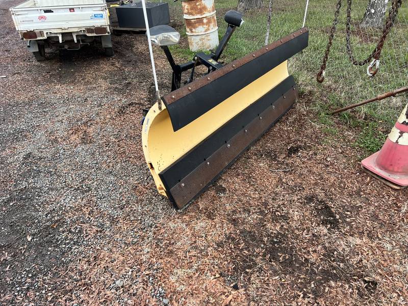 2010 Ford F550 4x4, Dump bed, snow plow and Sander, (CN56)
