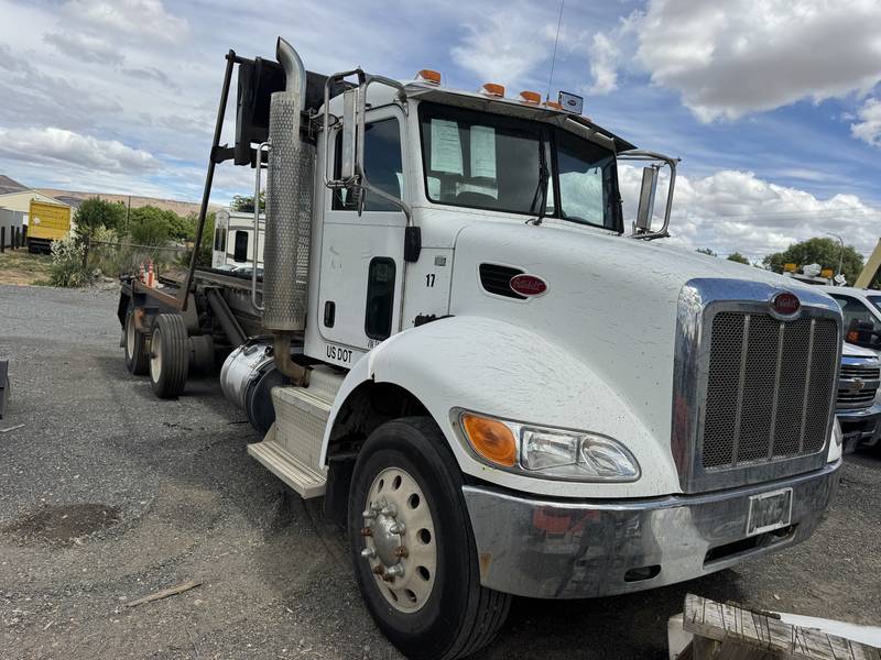 2012 Peterbuilt Model 348, Hook Chain Box Mover Truck