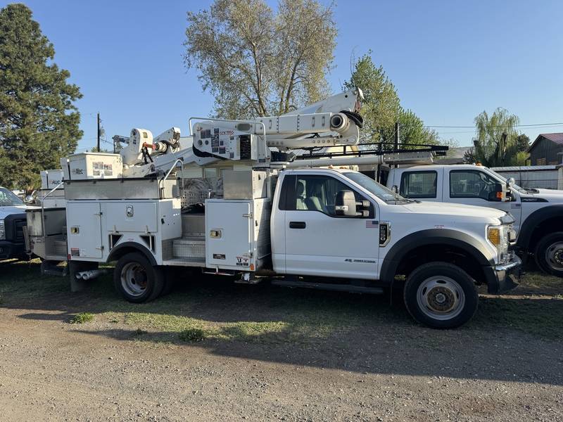 2017 Ford F550 4x4, 40 ft Altec Bucket, Bucket/ Material lift