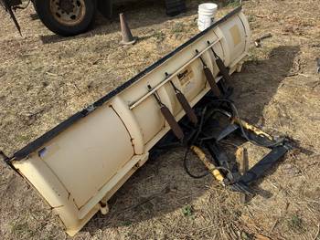 9 ft Myers snow plow   Hydraulic angle