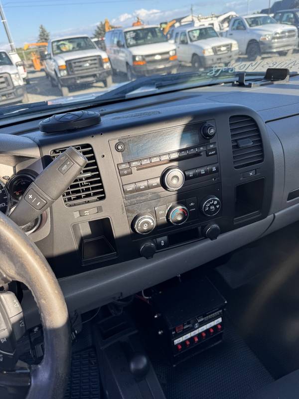 2013 Chevy 3500 4x4 Service Truck (CN 32)