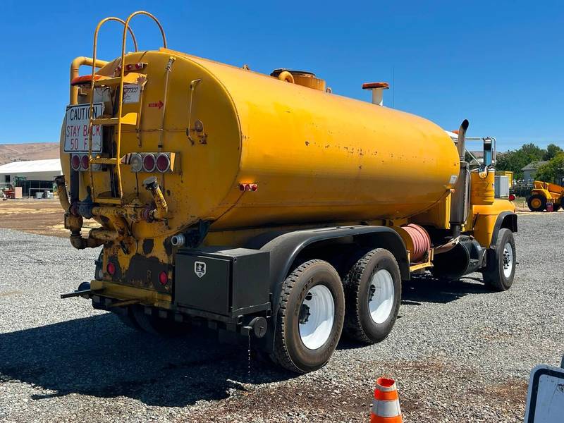 1980 Mack 4000 Gallon T/A Water Truck (CN-1008)