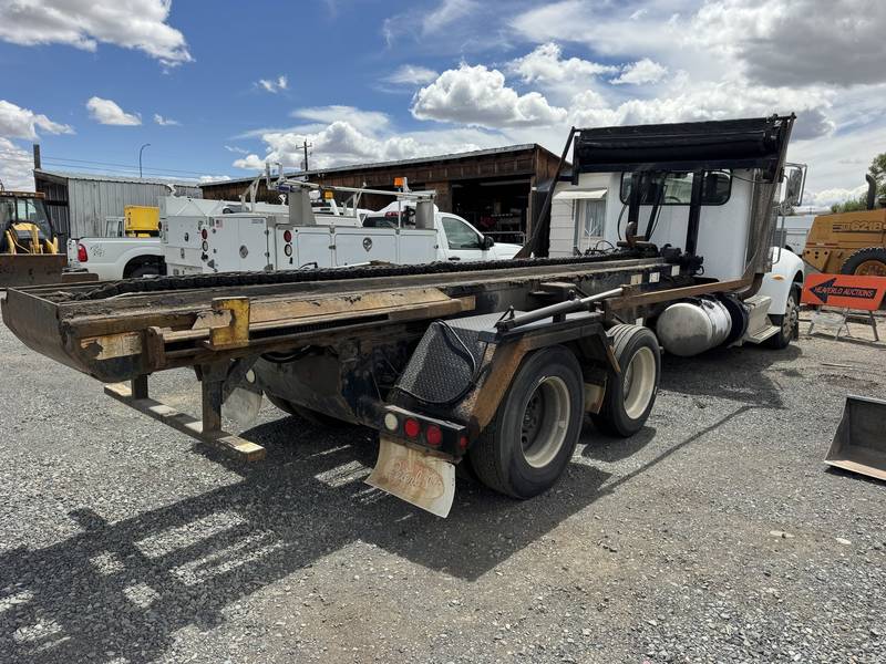 2012 Peterbuilt Model 348, Hook Chain Box Mover Truck