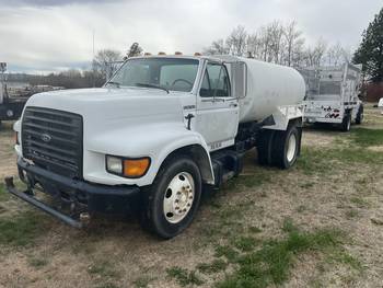 1999 Ford F700, 2000 gal water truck, (CN 1152))