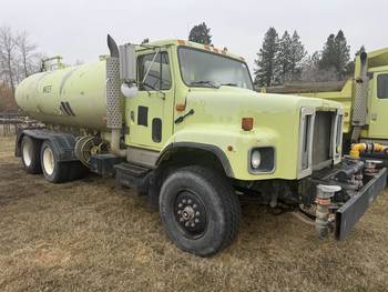 1996 IHC 2674, 3800 Gallon Stainless Water Truck (CN 1082)