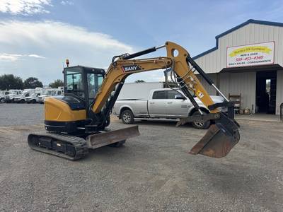 Backhoes /  Excavators 