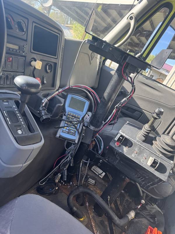 2008 IHC 7600, 5 yrd Dump Truck