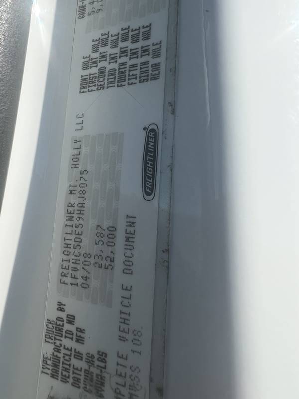 2009 Freight liner m2-112 cab chassis (CN W1017)