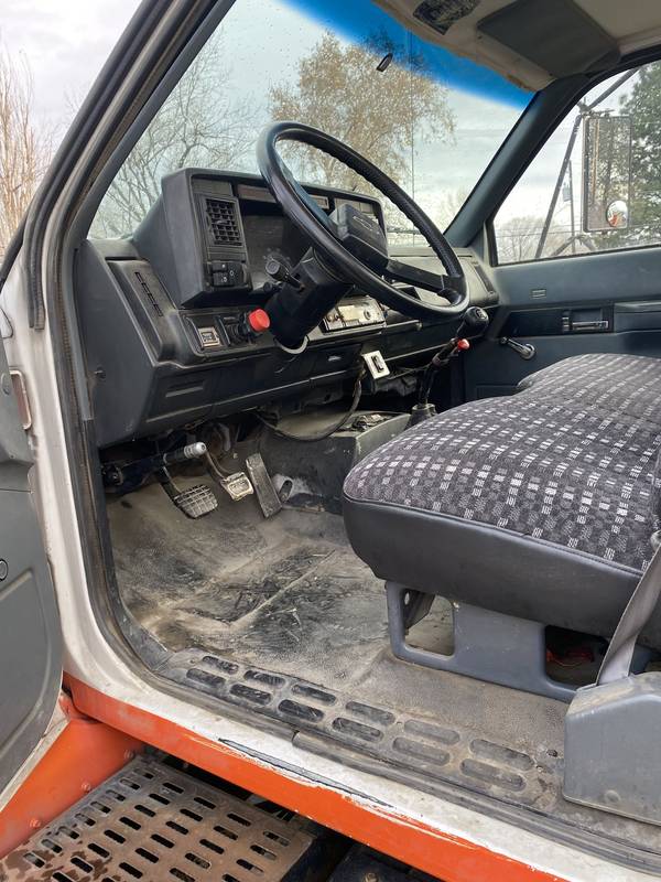 1991 Chevy Kodiak 12 flatbed , non cdl, (CN 75))