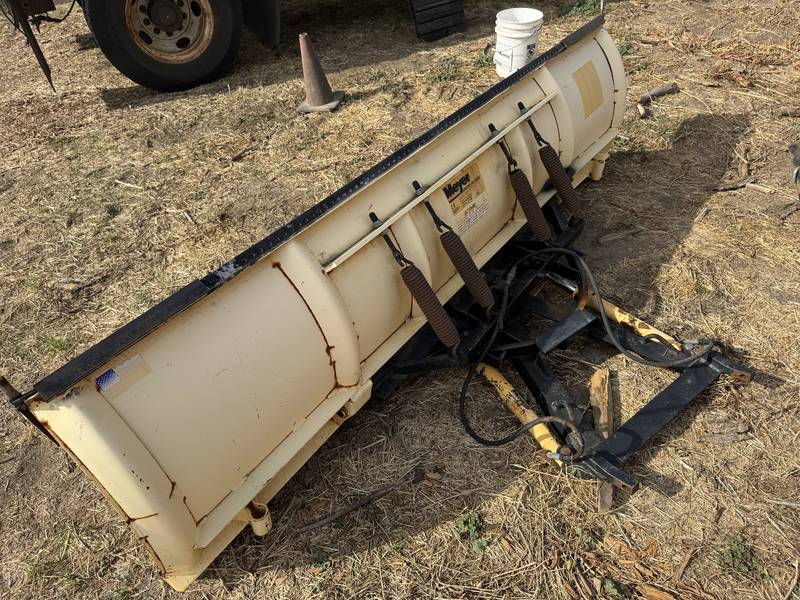 9 ft Myers snow plow   Hydraulic angle