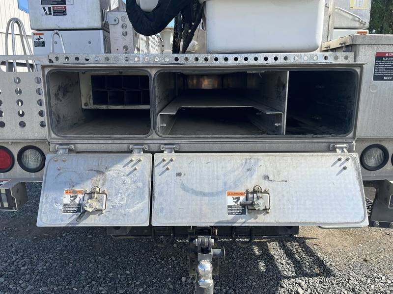 2019 Ford F550 4x4 40ft Bucket Truck W/MATERIAL LIFT  (CN 1005)